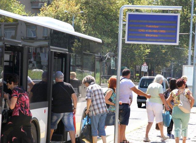 ШОК В ПЛОВДИВ! Старица остана без крак, след като падна от автобуса и шофьорът мина през нея