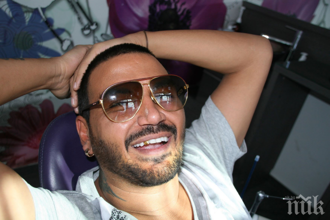 СЕКСУАЛЕН ЗВЯР! Азис мачка чаршафите с 4 горещи мацки (СНИМКА)