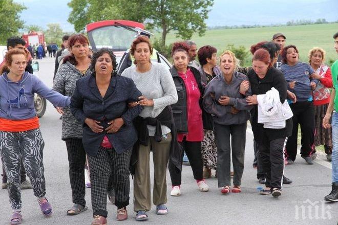 ЖЕСТОКА СЪДБА! 13 деца останаха сираци след касапницата в Богданица! Погребват загиналите в затворени ковчези (ВИДЕО)
