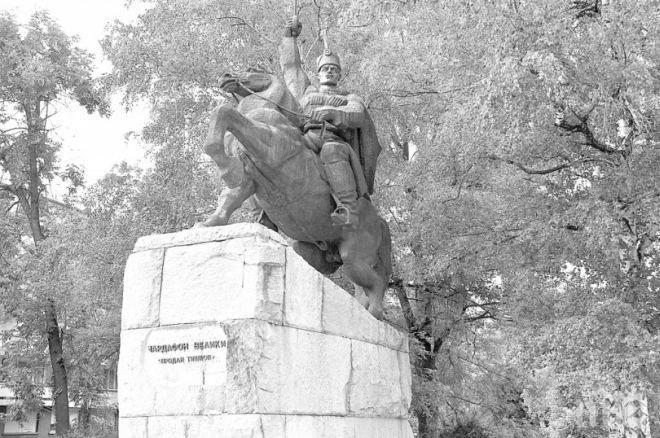Спомени от соца: Комунистите обезглавиха паметника на Чардафон в Габрово  