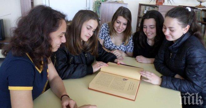 Ученички преписаха История славянобългарска 255 г. след написването й