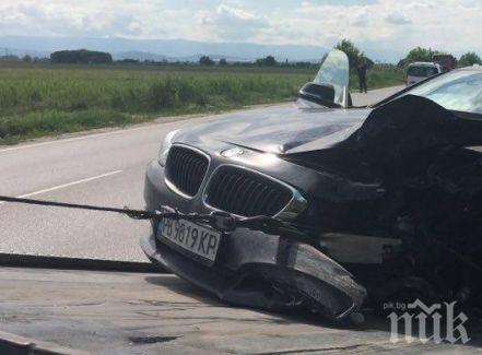 Тежка катастрофа! БМВ се помля на Пещерско шосе в Пловдив