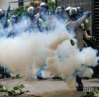 Полицията във Венецуела атакува поход на възрастни хора с лютив газ