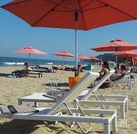 Шезлонг и чадър на плажа тази година: 10 лева в Слънчев бряг и Златните, 6 лева – в Созопол
