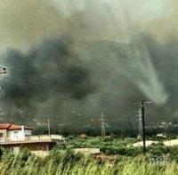Свиреп пожар заплашва да изпепели Коринт в Гърция