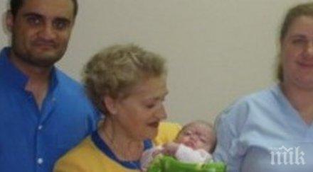 години късно възрастната родилка дъщеря живеят изолация