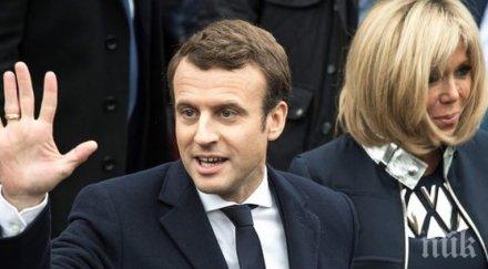 поема поста елисейският дворец обсада макрон полага клетва президент франция