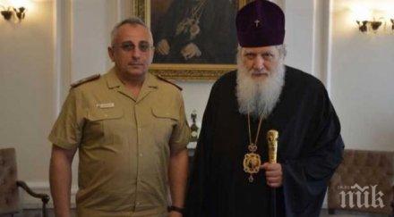 патриарх неофит получи почетен знак военната академия