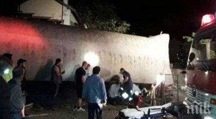 извънредно пътнически влак гърция излезе релсите вряза жилищен дом ранени