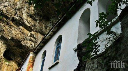 доброволци съживяват разбоишкия манастир