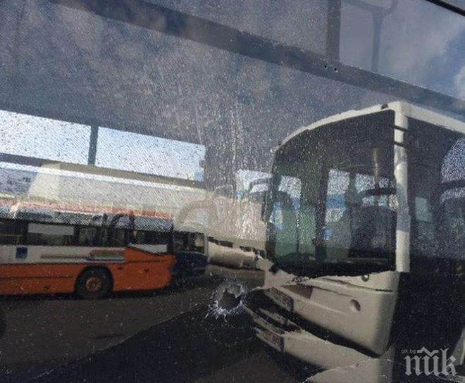 РАЗСЛЕДВАНЕ! В Пловдив са стреляли по градските рейсове с прашка