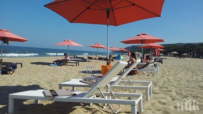 Шезлонг и чадър на плажа тази година: 10 лева в Слънчев бряг и Златните, 6 лева – в Созопол - Информационна агенция ПИК