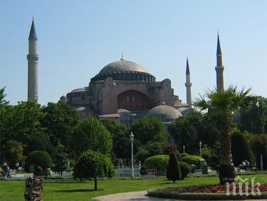 Мюсюлмани напират църквата „Света София“ в Истанбул пак да стане джамия
