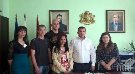 общината девня подпомогна абитуриенти един родител