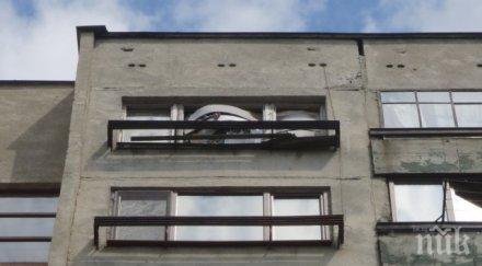 филм ужасите баба нечовешка мизерия гонят блока снимки