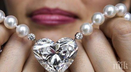 рекорд бял брилиант формата сърце продаден търг милиона долара женева