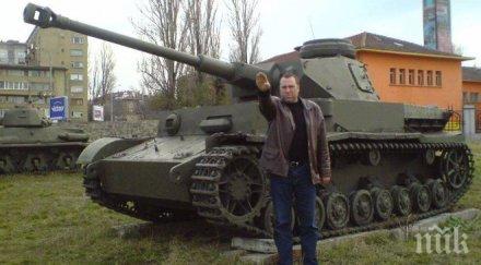 ексклузивно пик уволненият фашизъм историк изгонен две години разкритие медията скандални снимки