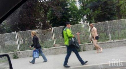 кадри взривиха югозапада полугол бос охранител разходи улиците перник снимки