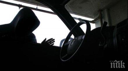 арестуваха крадец автокъща сложиха белезници минути почина