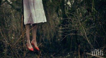 разтърсваща трагедия съпруг търси жена цяла нощ откри обесена електрически стълб