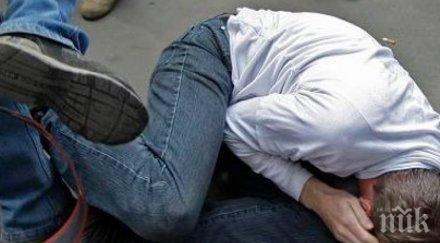 красавица подлуди ухажори двамата сбиха сърцето вкараха болница