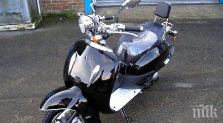 полицаи ловят тийнейджъри мотопеди