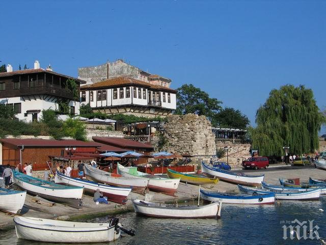 Несебър посрещна гръцки поклоници