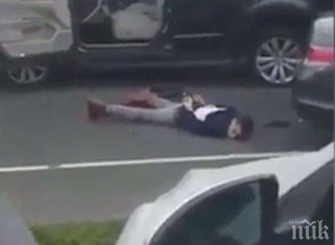 ШОК! Американски полицаи застреляха 15-годишно момче и го оставиха да умре на асфалта (ВИДЕО)