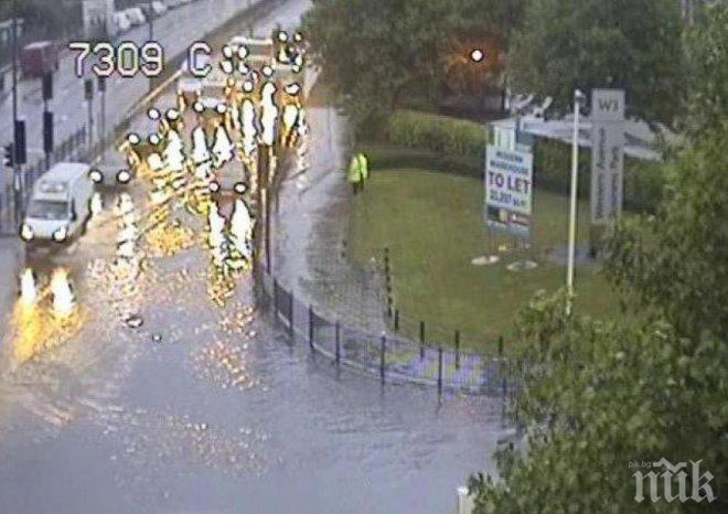 Порой удави Лондон! Десетки коли отнесени от стихията 