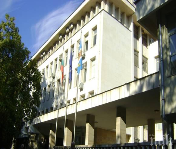 Бабаит плака 3 бона за два избити зъба след квартален запой