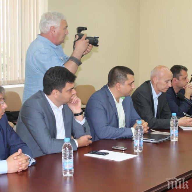 Източват изключените 14 кладенеца в Хасковско, взимат нови проби от водата