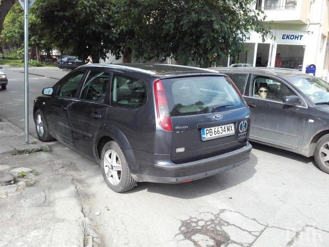 Гьонсурат се паркира насред кръстовище