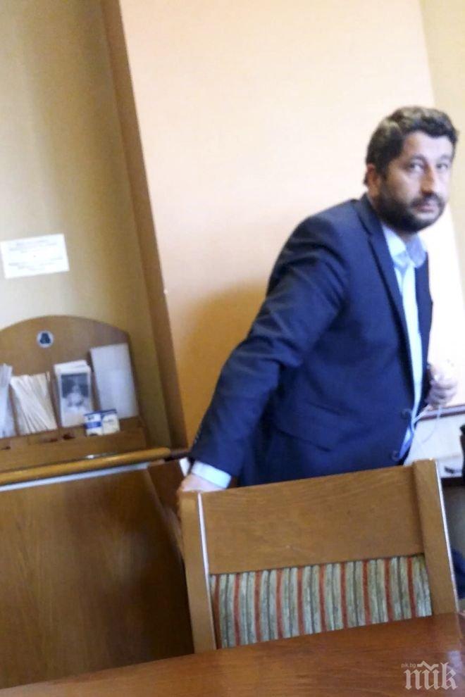 ИЗЛАГАЦИЯ! Само 100 протестиращи се вързаха на лъжите на зелените