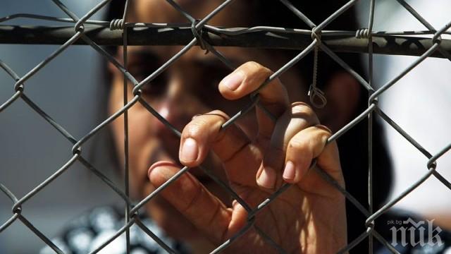 Бежанци пътуват на резервна гума от Турция до Шуменско