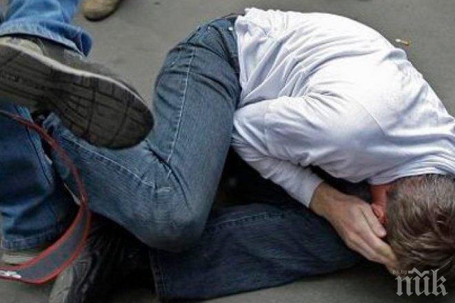 Красавица подлуди ухажори! Двамата се сбиха за сърцето й, вкараха ги в болница