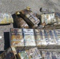 ПРОВАЛЕНА СДЕЛКА! Морето край Корал плюе контрабандни цигари! Хората масово ги прибират!