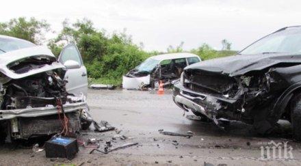 ужас дете отскубна баща изскочи пътя блъсна микробус