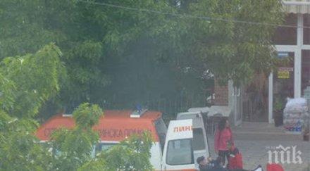 изнесоха носилка магазин възрастен мъж