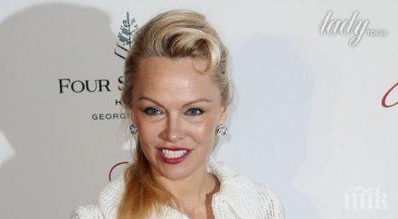 100 памела появи светско събитие бяла рокля дупки без сутиен снимки