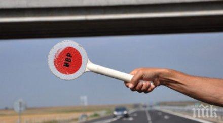 стисната работа годишен шумен пробва подкупи катаджии лева