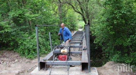 подновяват моста целувките стария преслав