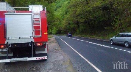 опасно камион разля нафта пътя благоевград полиция регулира трафика