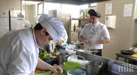 хора готвачи мръщят заплата 1000 лева