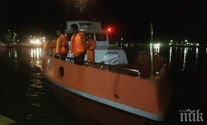 Трагедия! Най-малко трима загинали и 150 в неизвестност след пожар на ферибот в Индонезия