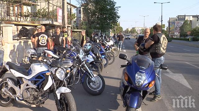 Протест пред Съдебната палата: Приятели на загинал моторист искат мерки срещу инцидентите