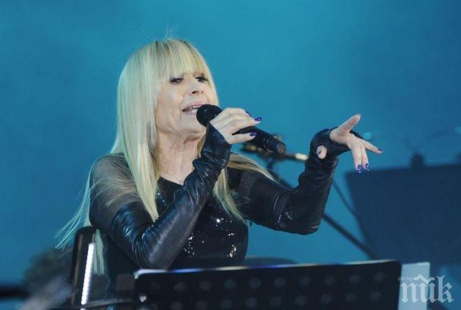 Лили тръгва на турне с 6 буркана мед