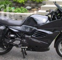 Моторист остана жив след удар в кола