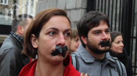 100 ина журналисти защитиха колега съдебната палата