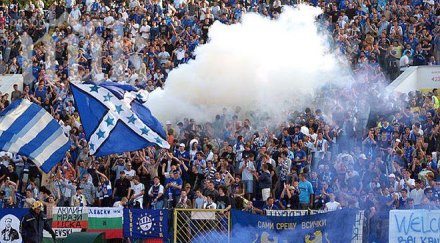 ултраси атакуват автобус левски