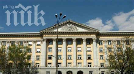 уволниха съдийката наложила запор труд часа